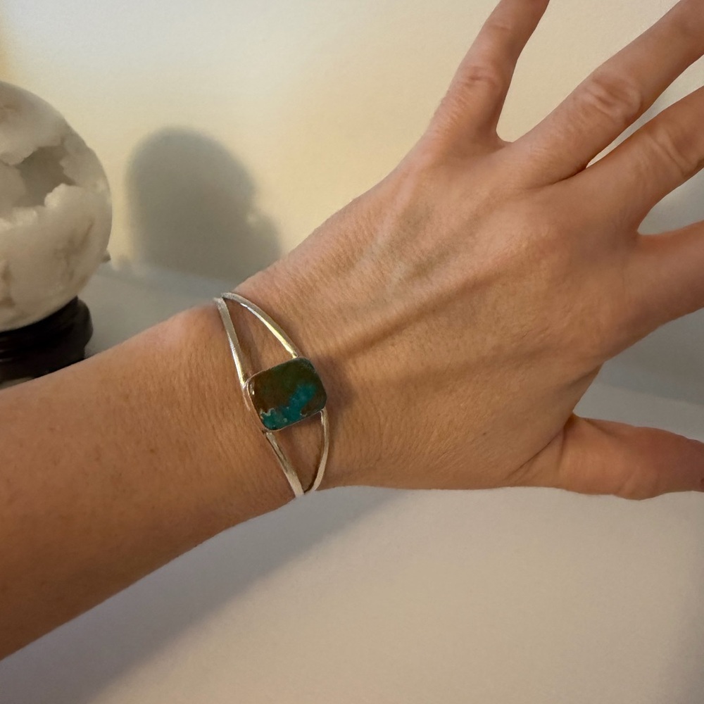 Turquoise & Sterling Silver Cuff - Picture 9 of 11